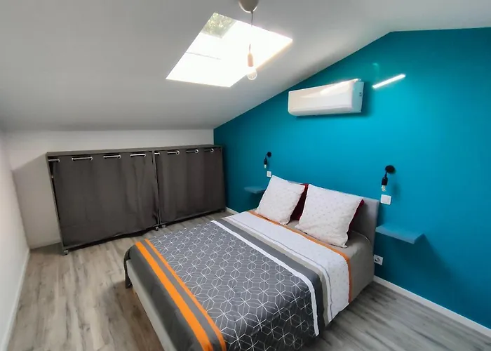 Maison Piscine Jeux A La Campagne